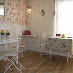 Marta 8 - House & Garden ゲストハウス 2*