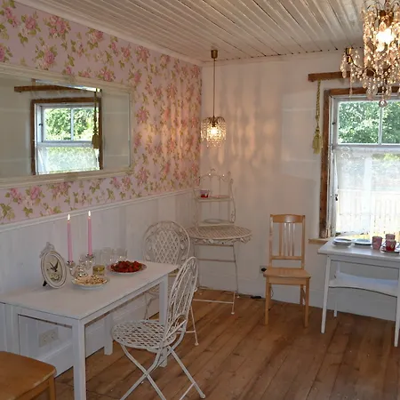 Gasthuis Marta 8 - House&garden Tallinn