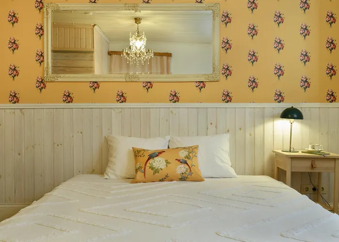 Marta 8 - House & Garden Gasthof Reval