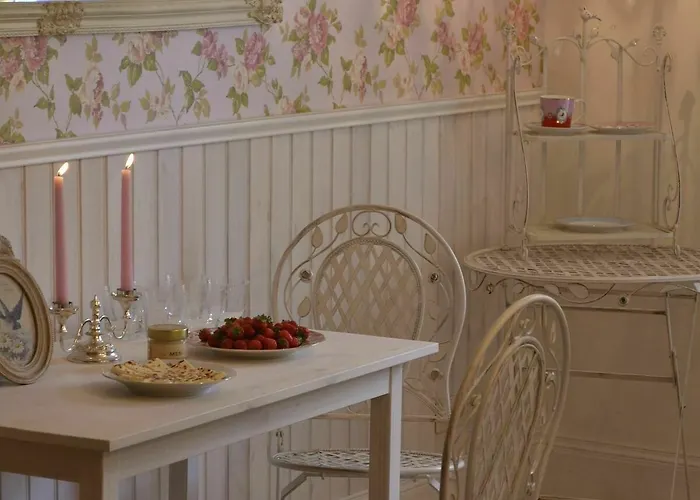 Marta 8 - House & Garden Gasthof