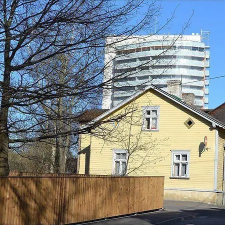 Marta 8 - House & Garden Gæstehus