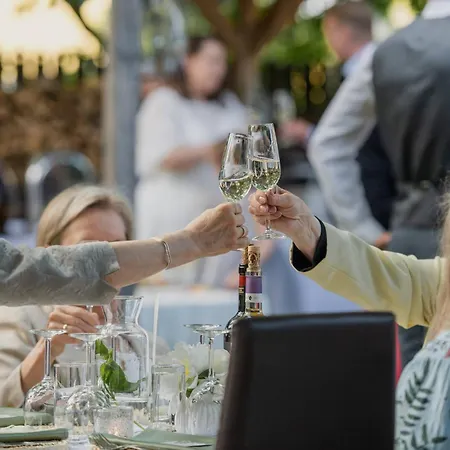 Marta 8 - House & Garden Pensión 2*