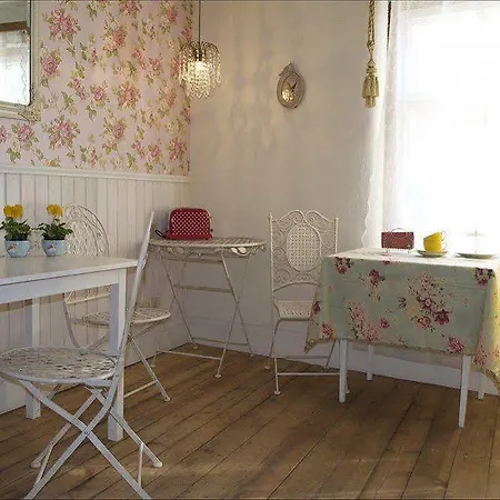 Marta 8 - House & Garden Pensión 2*