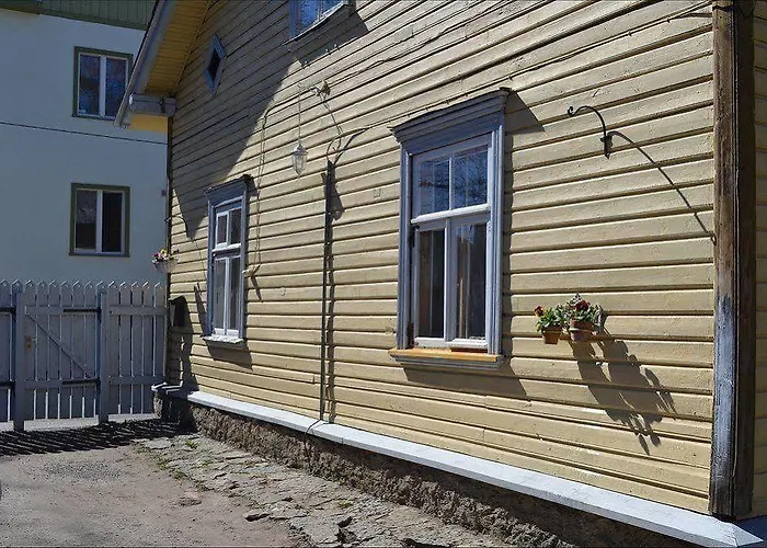 Marta 8 - House & Garden